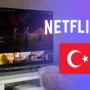 A living room scene with a modern TV displaying Netflix and Stranger Things, a popcorn bowl in the foreground, the Netflix logo, and a large Turkish flag—visualizing streaming US Netflix in Turkey.
