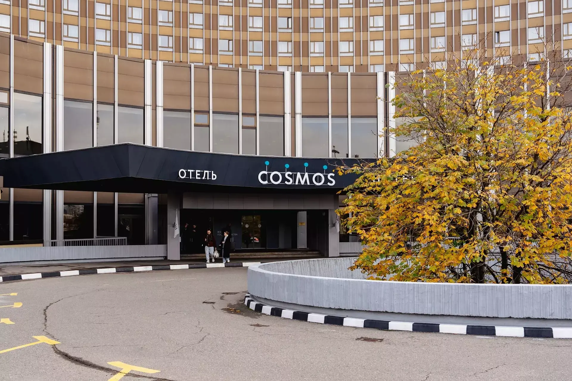 Hotel Cosmos Russia | Venclikovi.com Front entrance of Hotel Cosmos in Moscow where my ProtonVPN test started, Wi-Fi worked fine but everything else online was completely blocked.