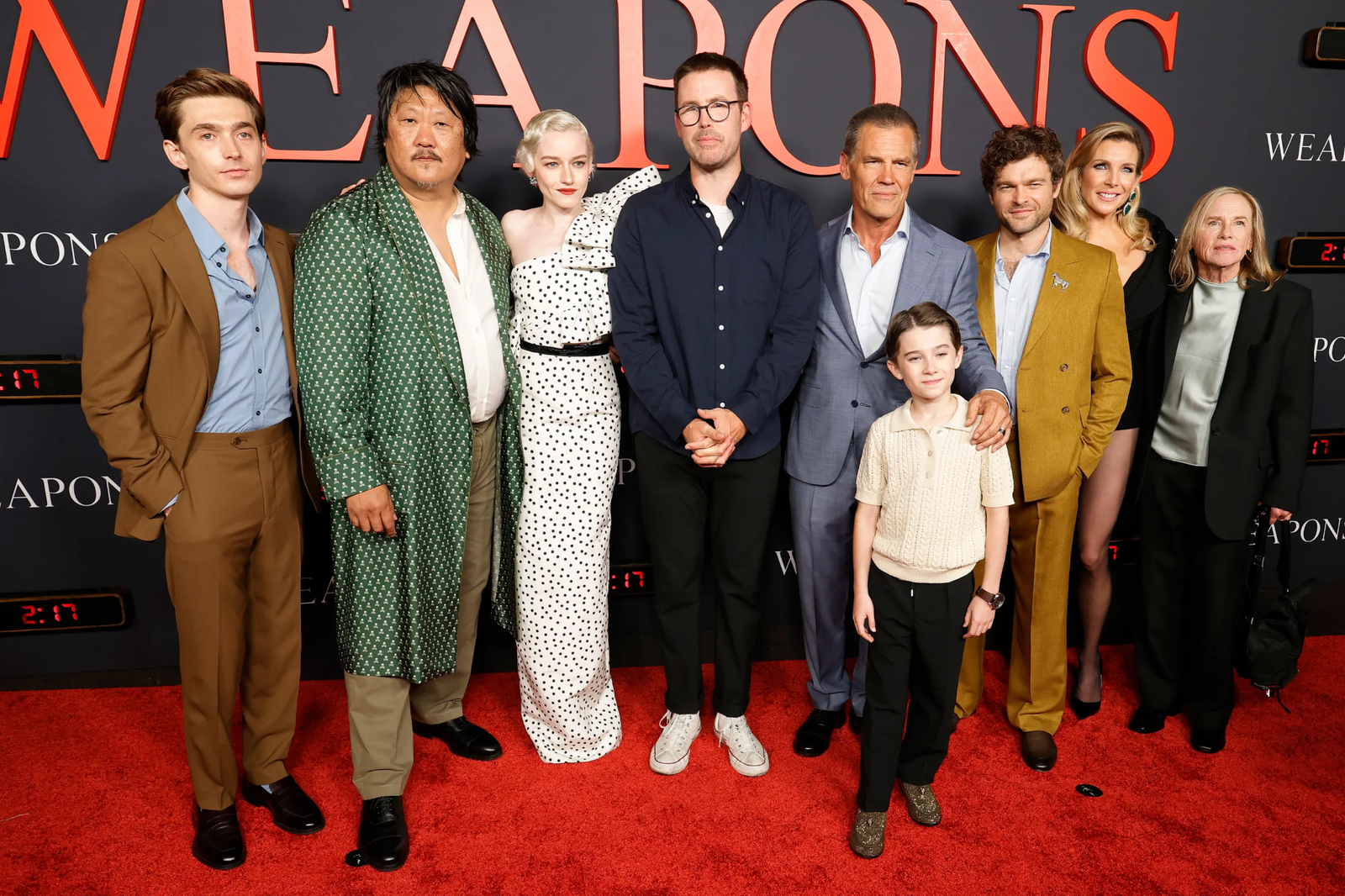 weapons-2025-cast-red-carpet-venice | Venclikovi.com Cast and crew of Weapons 2025 pose together at the red carpet premiere event in Venice