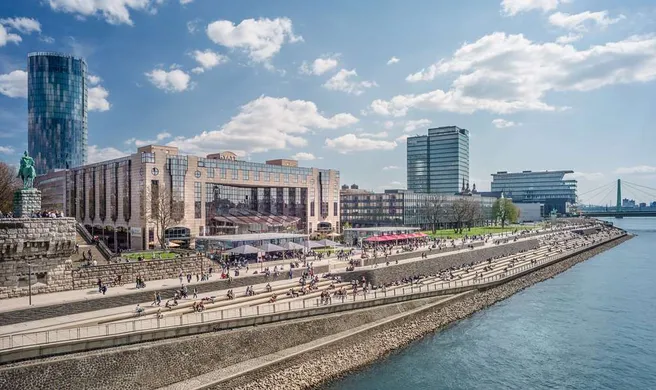 Hyatt Regency Cologne | Venclikovi.com The Hyatt Regency Cologne building situated directly on the banks of the Rhine.